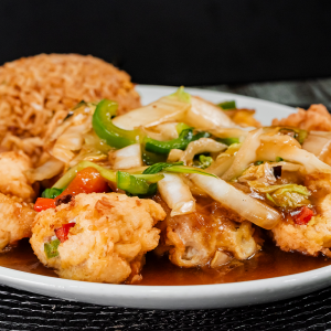 Enrollado de pollo en salsa de ostión