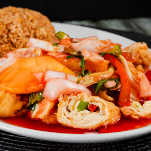 Enrollado de pollo en salsa de tamarindo