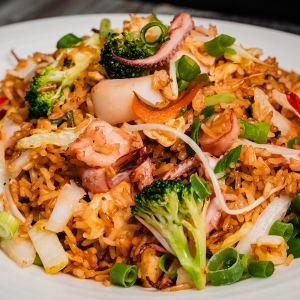 Chaufa salvaje de mariscos