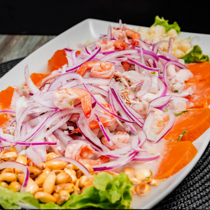Fuente Ceviche Mixto (4 personas aprox)