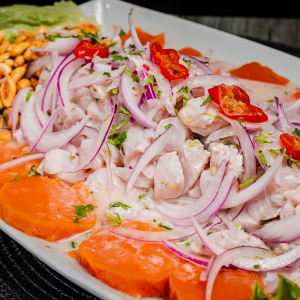 Fuente de Ceviche de Pescado ( 4 personas aprox)