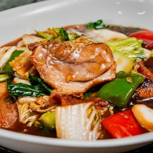 Pato asado con verduras