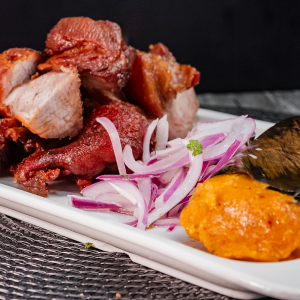 Tamal con chicharrón